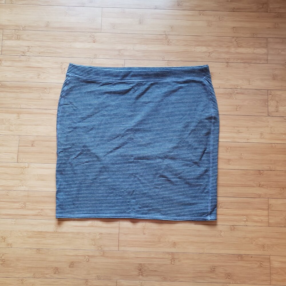 XL NWOT Old Navy Black & Gray Horizontal Striped Knit Skirt